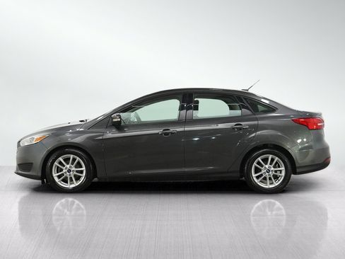 Used 2015 Ford Focus SE FWD image 2