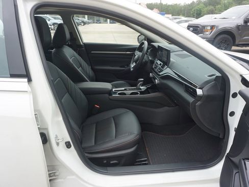 Used 2023 Nissan Altima 2.5 SR w/ SR Premium Package FWD image 17
