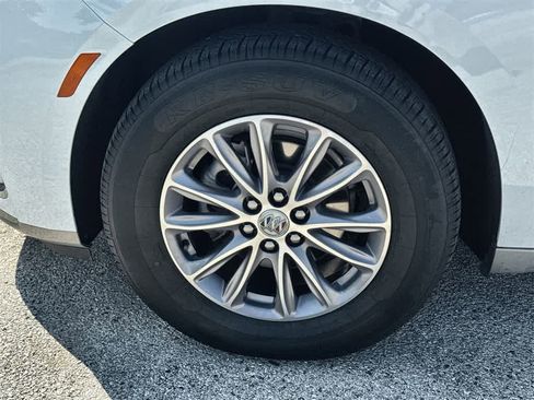 Used 2024 Buick Enclave Premium image 9