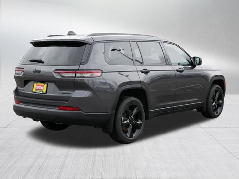 Used 2024 Jeep Grand Cherokee L Limited w/ Black Appearance Package image 7