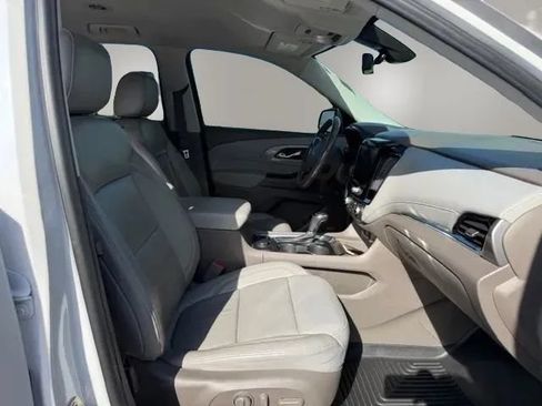 Used 2019 Chevrolet Traverse LT w/ LT Premium Package FWD image 12