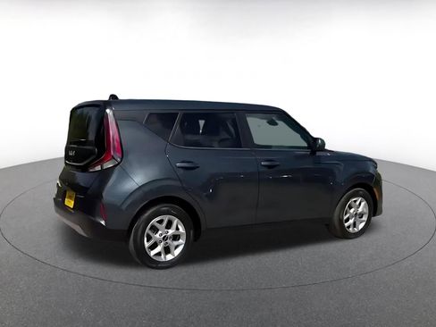 Used 2025 Kia Soul LX w/ LX Technology Package FWD image 15