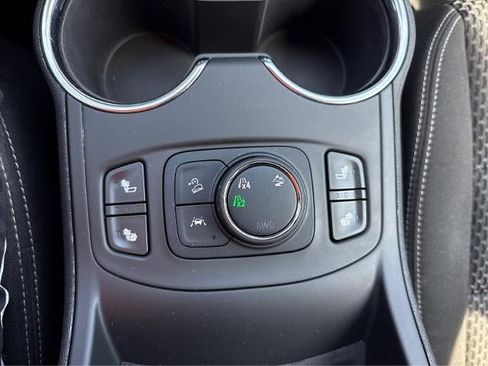 Used 2023 GMC Terrain SLE w/ Driver Convenience Package image 18