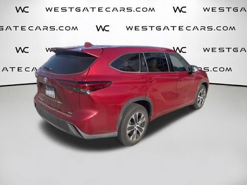 Used 2021 Toyota Highlander XLE FWD image 34