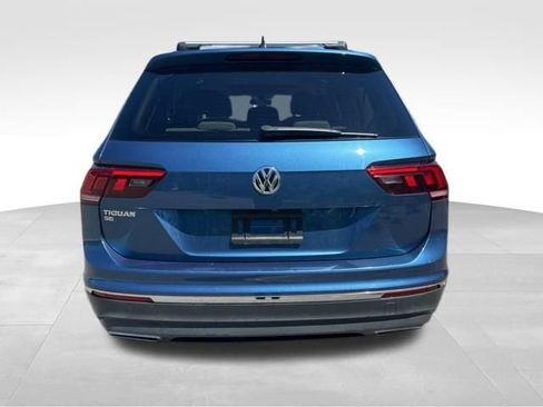 Used 2020 Volkswagen Tiguan SE w/ Panoramic Sunroof Package FWD image 4