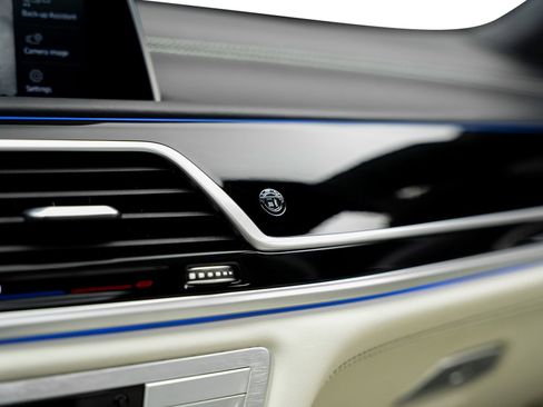 Used 2022 BMW ALPINA B7 xDrive AWD/4WD image 53