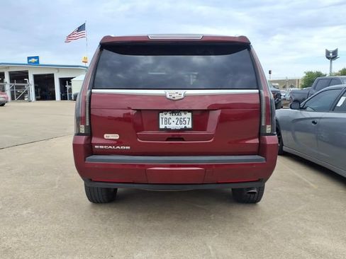 Used 2020 Cadillac Escalade Luxury RWD image 3
