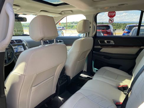 Used 2017 Ford Explorer Platinum AWD/4WD image 14