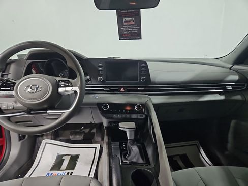 Certified 2022 Hyundai Elantra SEL FWD image 19