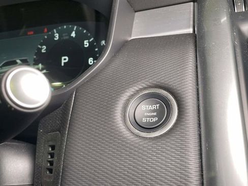 Used 2025 Land Rover Discovery Dynamic SE image 34