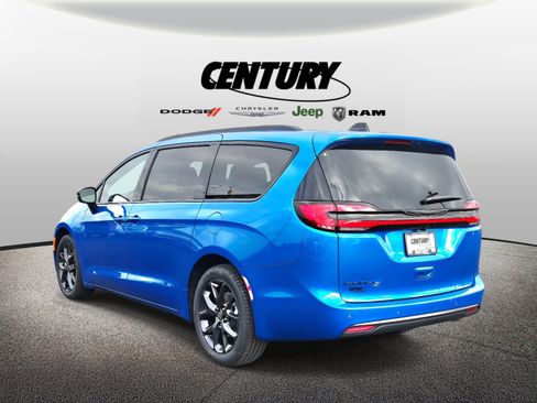 New 2026 Chrysler Pacifica Select w/ S Appearance Package FWD image 6