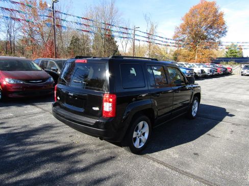 Used 2012 Jeep Patriot Latitude w/ Sun/Sound Group FWD image 7