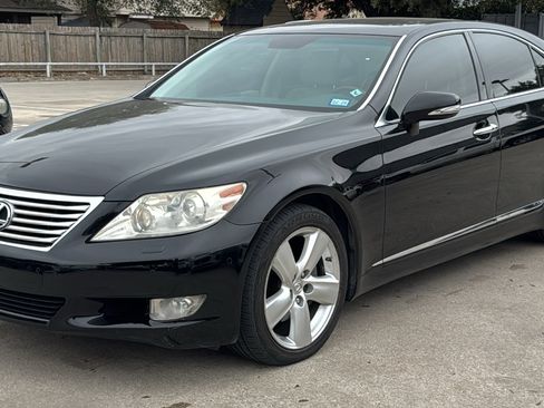 Used 2011 Lexus LS 460 w/ Comfort Pkg image 3