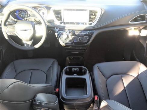New 2026 Chrysler Pacifica Select AWD/4WD image 14