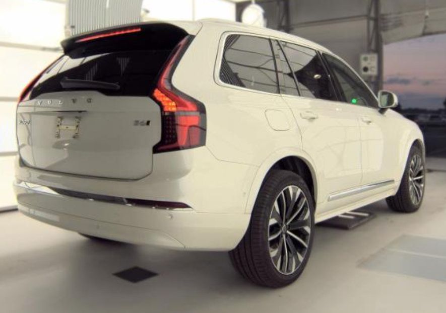 Used 2026 Volvo XC90 B6 Plus AWD/4WD image 3