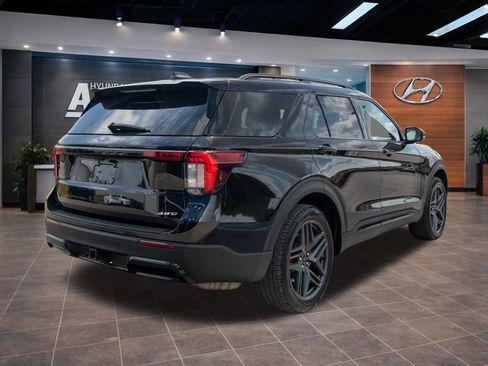 Used 2025 Ford Explorer ST-Line w/ ST-Line Street Pack AWD/4WD image 13