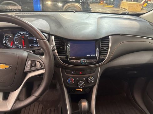 Used 2022 Chevrolet Trax LT w/ Premium Seat Package image 18
