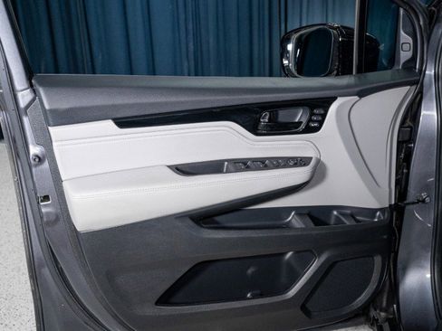Used 2023 Honda Odyssey Elite image 13