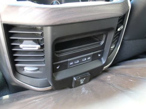 New 2026 RAM 3500 Laramie AWD/4WD image 33