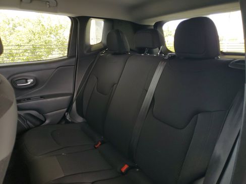 Used 2020 Jeep Renegade Altitude AWD/4WD image 7
