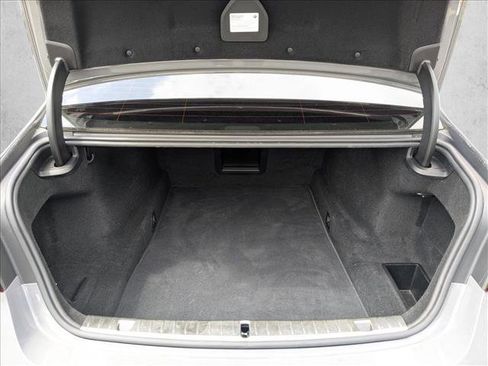 Used 2022 BMW 740i w/ M Sport Package RWD image 7