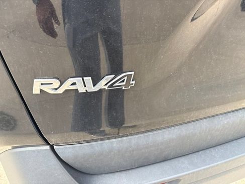 Used 2021 Toyota RAV4 LE AWD/4WD image 23