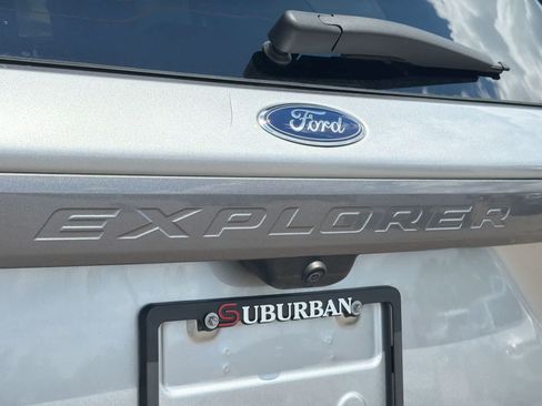 Used 2023 Ford Explorer XLT w/ Equipment Group 202A AWD/4WD image 12
