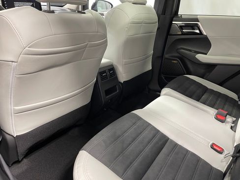 New 2025 Mitsubishi Outlander SE image 23