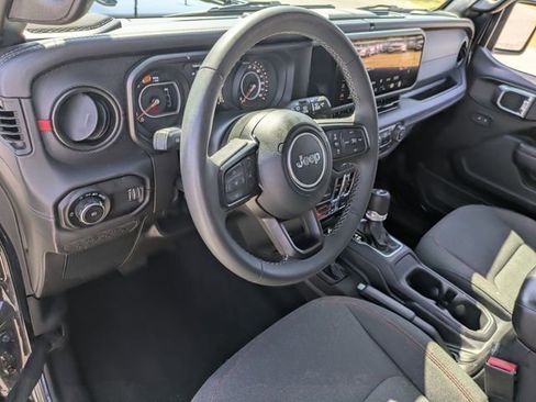 Used 2025 Jeep Wrangler Unlimited Rubicon AWD/4WD image 14