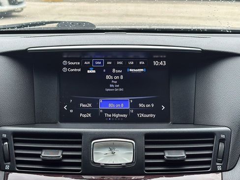 Used 2019 INFINITI Q70 Luxe w/ Sport Package image 21