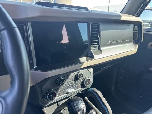 Used 2022 Ford Bronco Wildtrak image 9