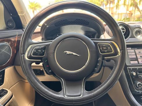 Used 2014 Jaguar XJ L Portfolio RWD image 15