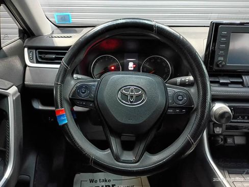 Used 2019 Toyota RAV4 LE image 18