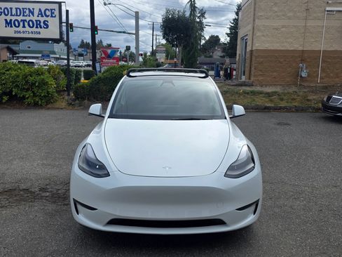 Used 2025 Tesla Model Y Long Range RWD image 2