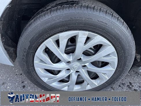 Used 2018 Toyota Corolla LE image 11