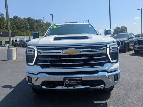 Used 2025 Chevrolet Silverado 2500 LTZ w/ LTZ Premium Package AWD/4WD image 2