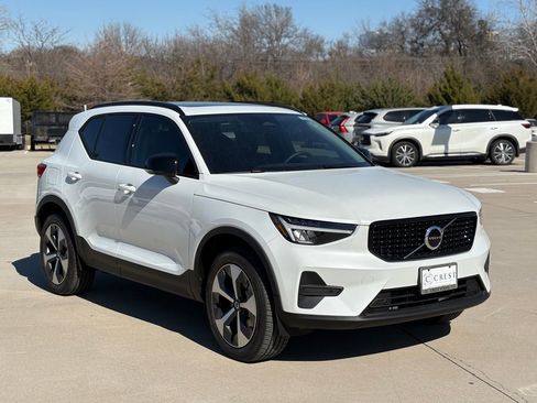 New 2026 Volvo XC40 B4 Core image 3