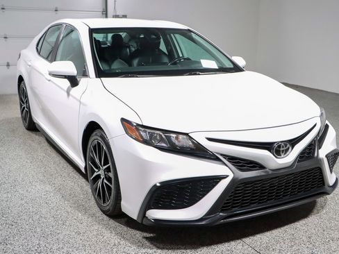 Used 2024 Toyota Camry SE w/ Blackout Package (TMS) image 5