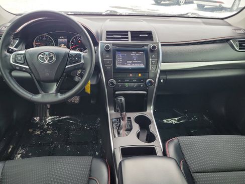 Used 2015 Toyota Camry SE image 28