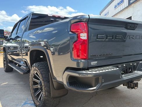 Used 2020 Chevrolet Silverado 2500 High Country w/ Technology Package AWD/4WD image 2