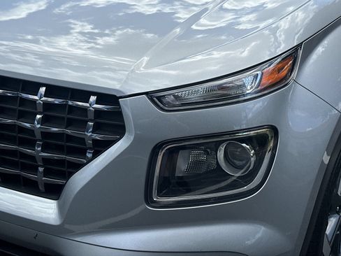Used 2025 Hyundai Venue SEL FWD image 11