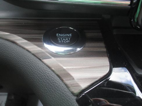 Used 2024 Ford Explorer Limited image 31