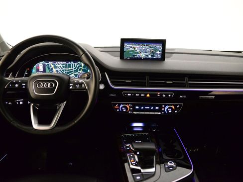 Used 2018 Audi Q7 3.0T Prestige image 3