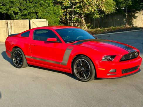 Used 2013 Ford Mustang Boss 302 w/ Boss 302 Accessory Pkg RWD image 3