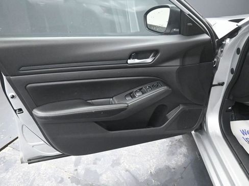 Used 2024 Nissan Altima 2.5 SV image 26