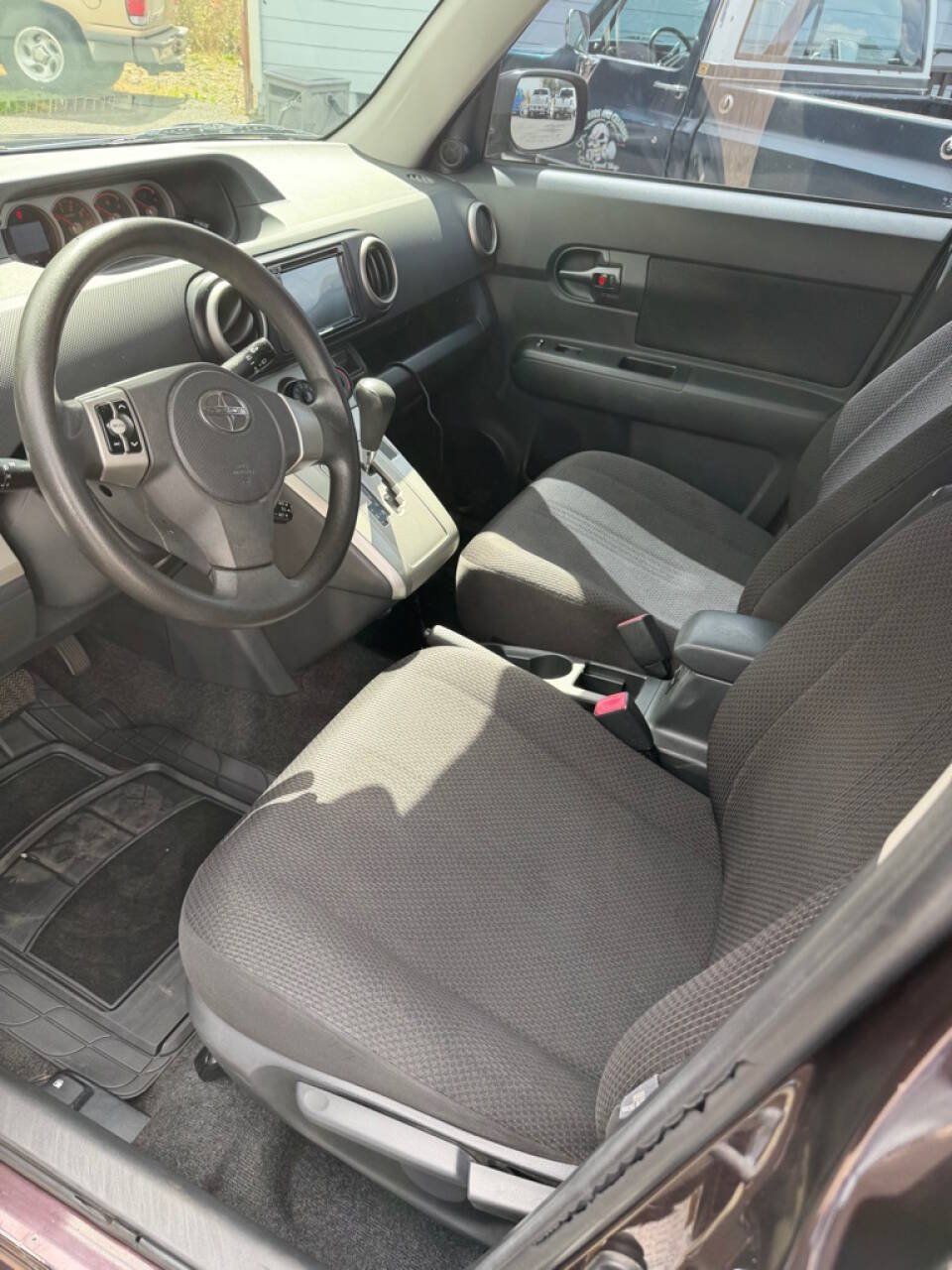 Used 2009 Scion xB FWD image 5