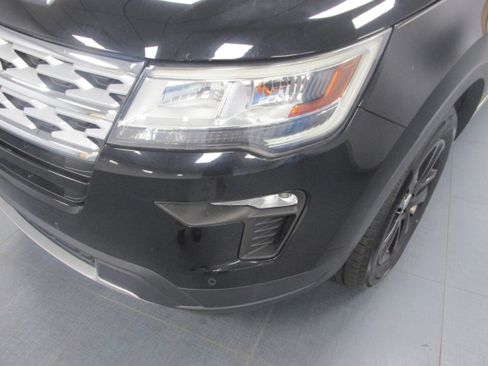Used 2018 Ford Explorer XLT w/ Equipment Group 202A AWD/4WD image 9