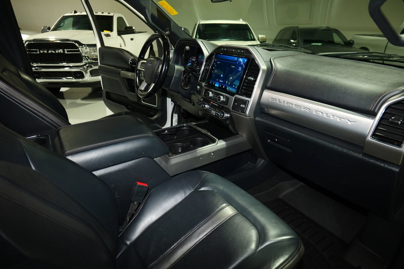 Used 2022 Ford F350 Platinum w/ FX4 Off-Road Package AWD/4WD image 14