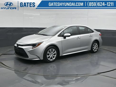 Used 2025 Toyota Corolla LE FWD image 6