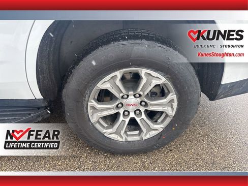 Used 2024 GMC Yukon SLE image 18